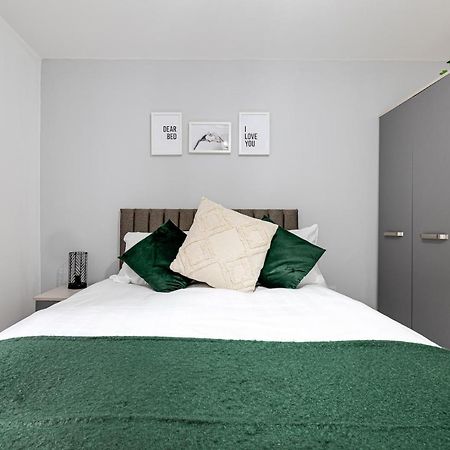 Cosy Modern Apt In Heart Of Stockport - Sleeps 4 Apartment ภายนอก รูปภาพ