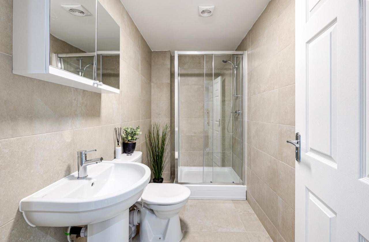 Cosy Modern Apt In Heart Of Stockport - Sleeps 4 Apartment ภายนอก รูปภาพ