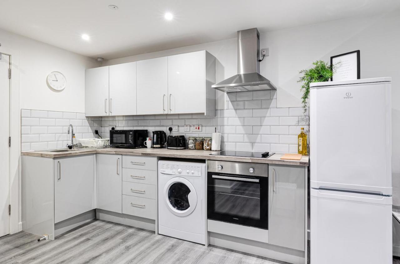 Cosy Modern Apt In Heart Of Stockport - Sleeps 4 Apartment ภายนอก รูปภาพ