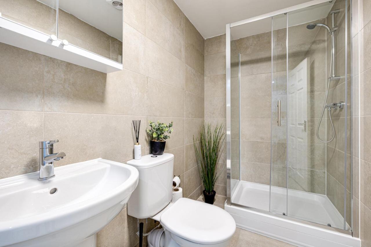 Cosy Modern Apt In Heart Of Stockport - Sleeps 4 Apartment ภายนอก รูปภาพ