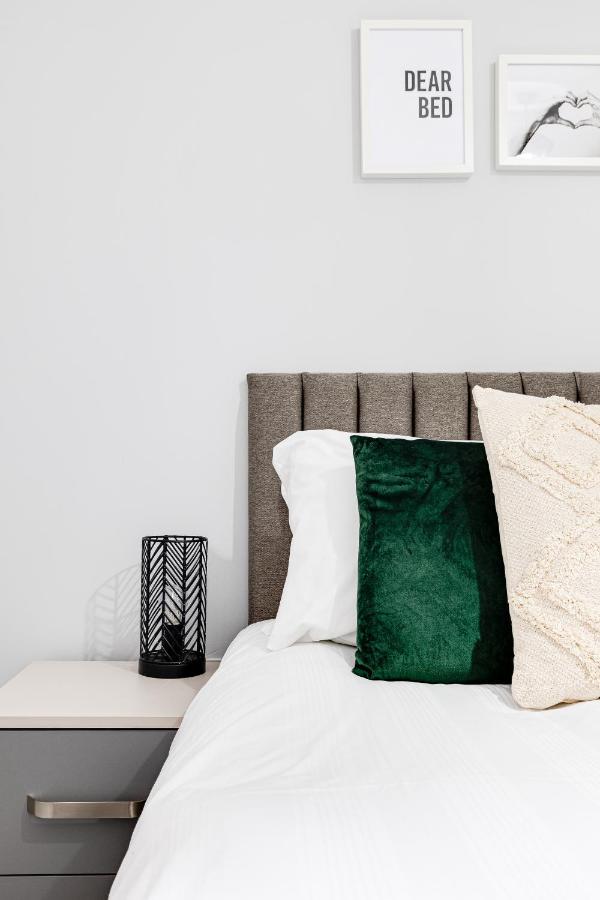 Cosy Modern Apt In Heart Of Stockport - Sleeps 4 Apartment ภายนอก รูปภาพ