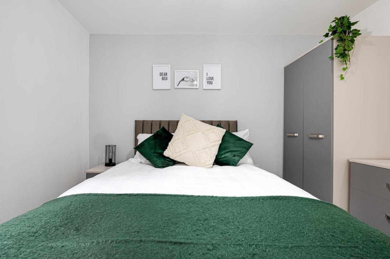 Cosy Modern Apt In Heart Of Stockport - Sleeps 4 Apartment ภายนอก รูปภาพ