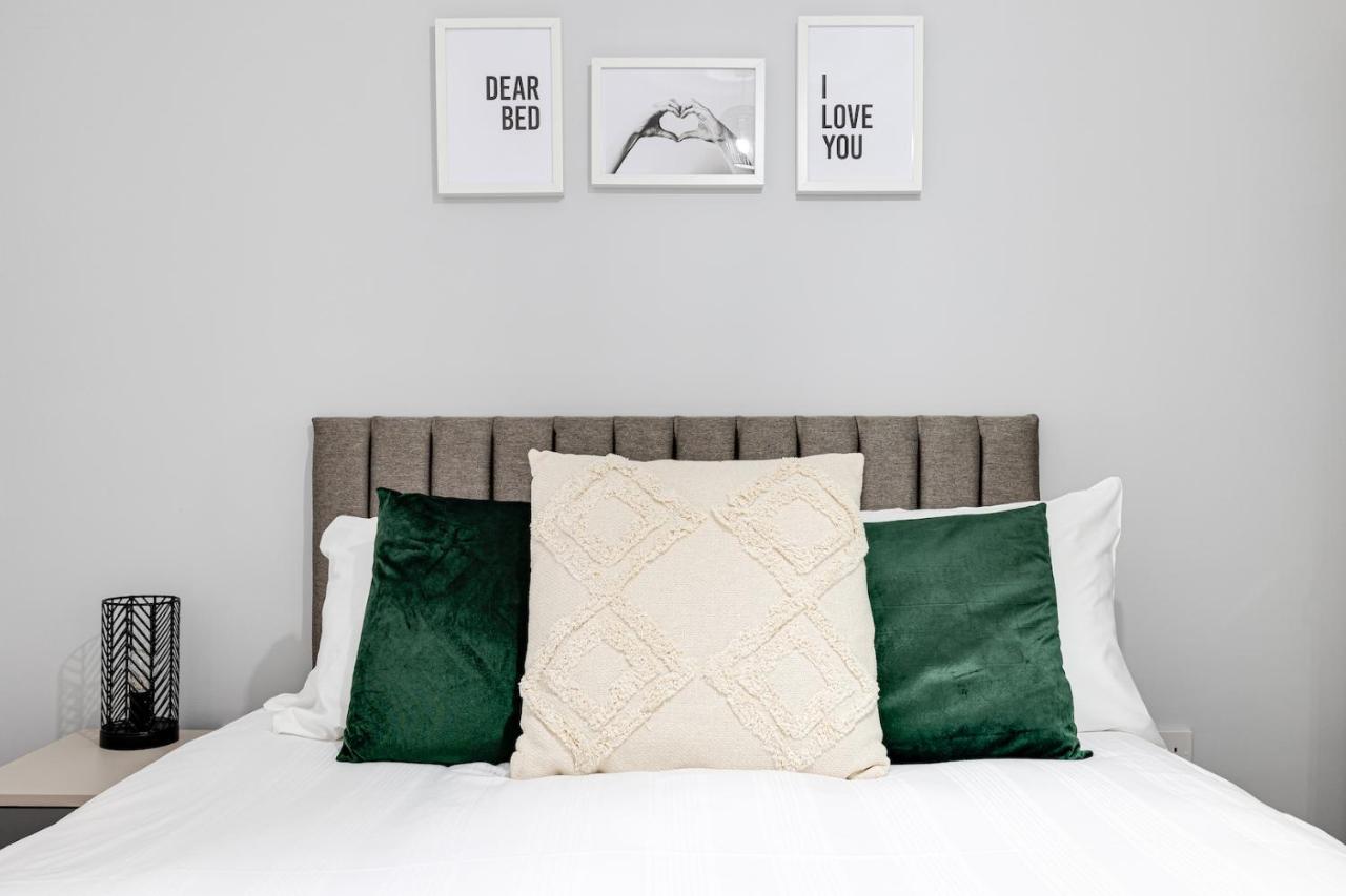 Cosy Modern Apt In Heart Of Stockport - Sleeps 4 Apartment ภายนอก รูปภาพ