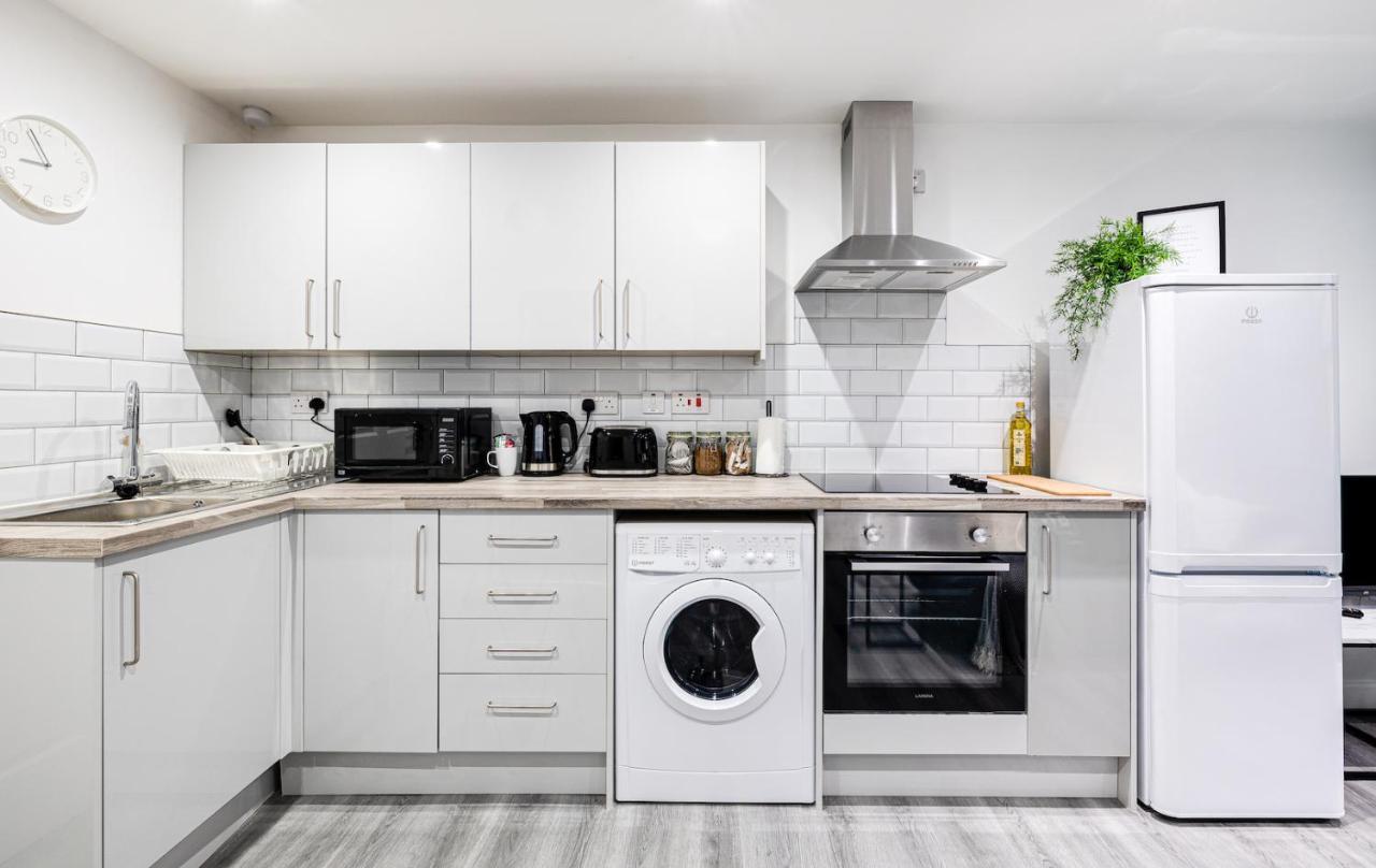 Cosy Modern Apt In Heart Of Stockport - Sleeps 4 Apartment ภายนอก รูปภาพ