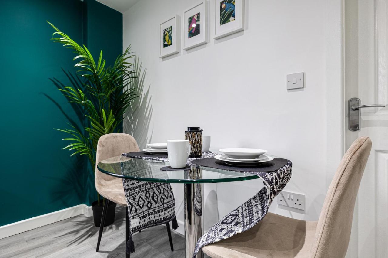 Cosy Modern Apt In Heart Of Stockport - Sleeps 4 Apartment ภายนอก รูปภาพ